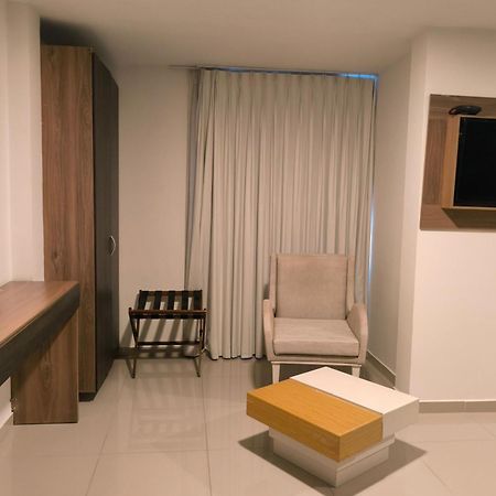 Hotel Quarta Avenida Монтерия Экстерьер фото