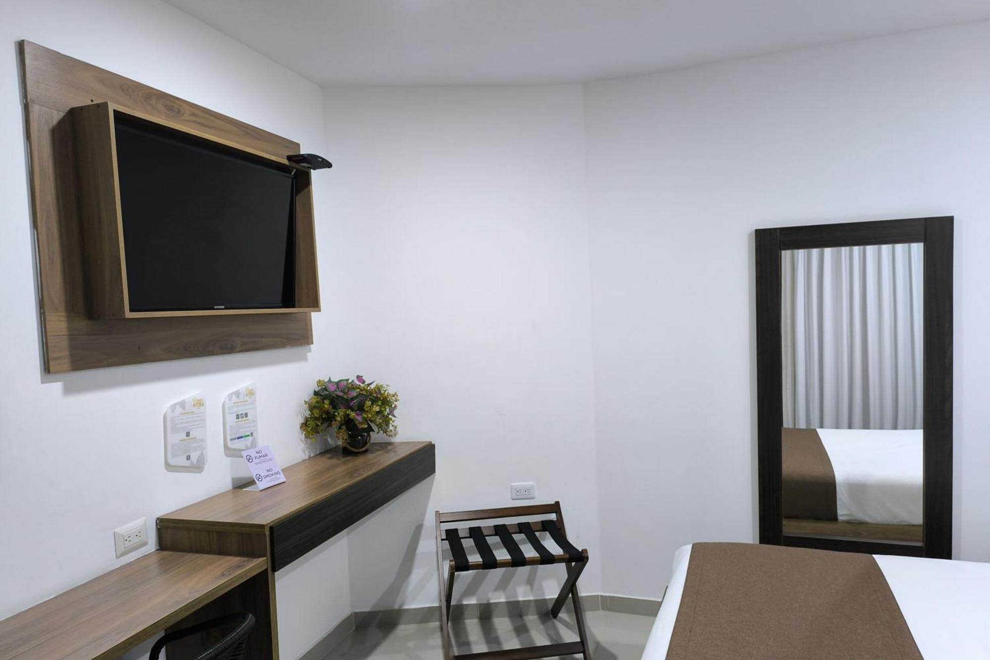 Hotel Quarta Avenida Монтерия Экстерьер фото