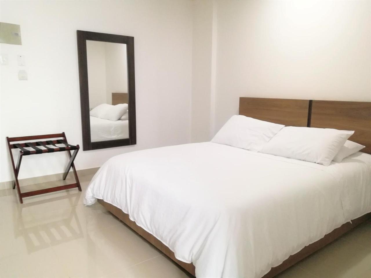 Hotel Quarta Avenida Монтерия Экстерьер фото